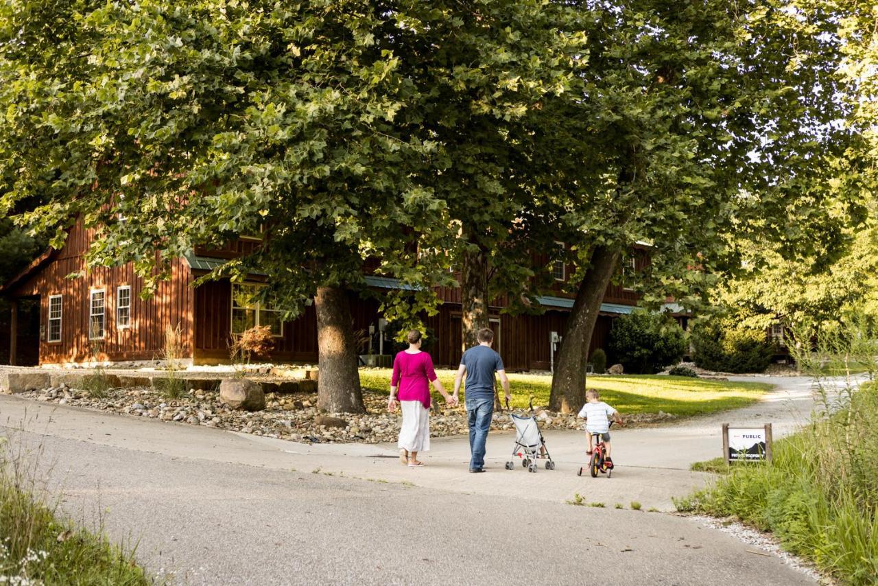 Blue Spruce . Trailside Lodging Villa Millersburg Dış mekan fotoğraf